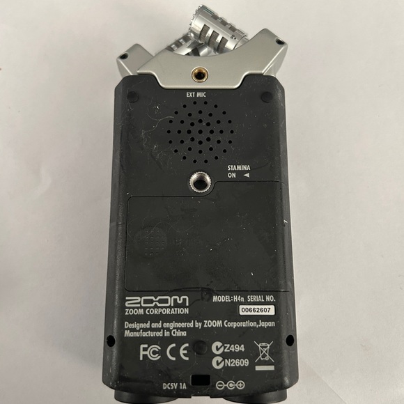 Zoom H4N Handheld Recorder - Picture 3 of 5